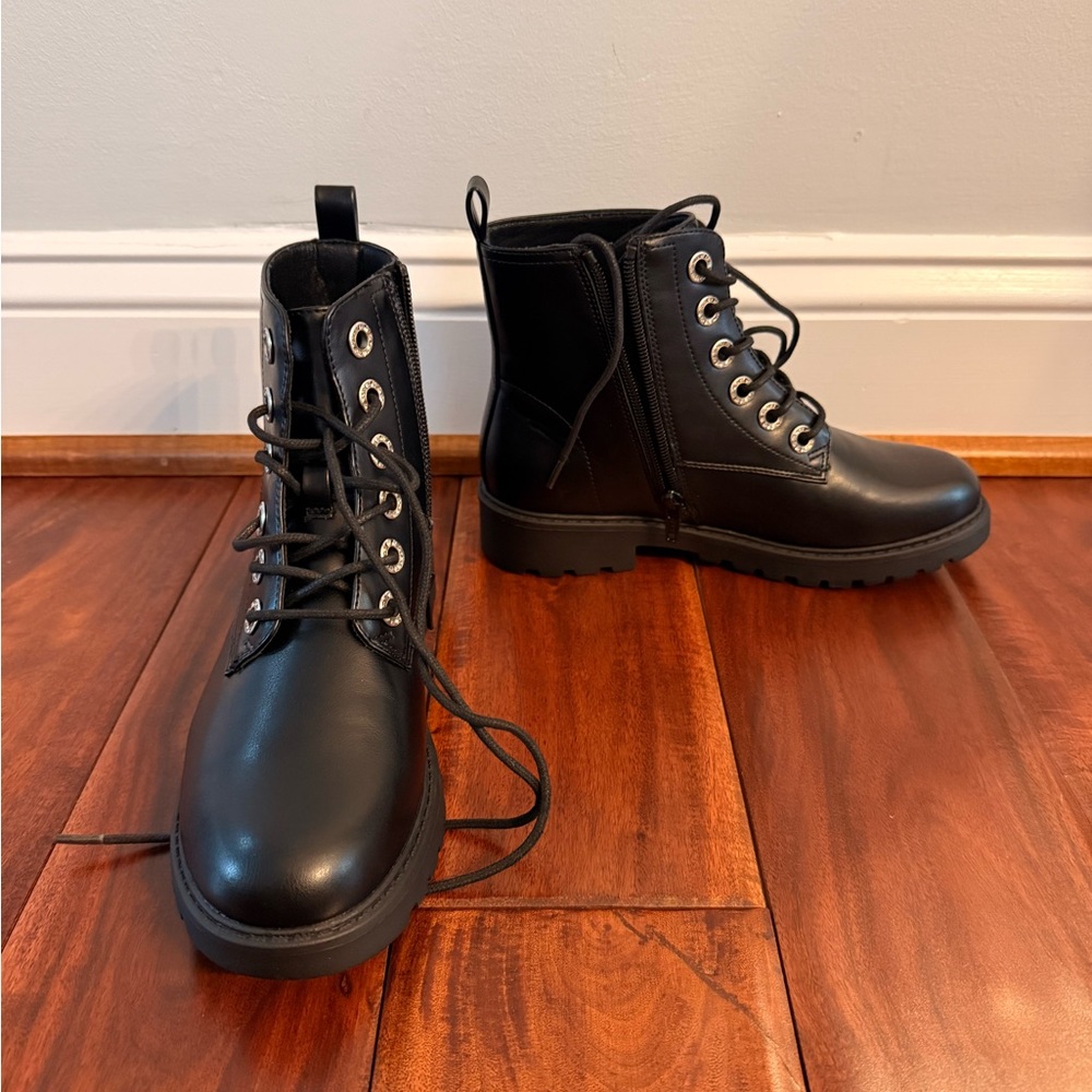 NWOT Kohl's Black Kids Boots